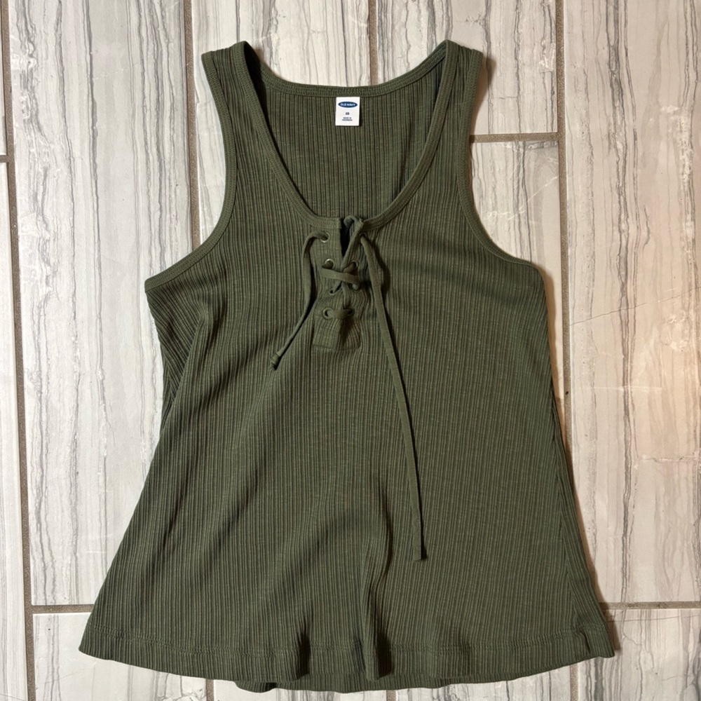 Cute tank top - Picture 1 of 3